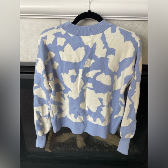 USED— Halogen NORDSTROM Blue & White Abstract Cropped Sweater Long Sleeve Size S - Picture 2 of 3
